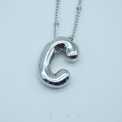 Collares Letra Globo Plateado