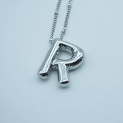 Collares Letra Globo Plateado