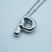 Collares Letra Globo Plateado