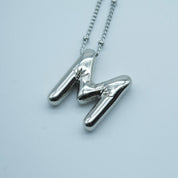 Collares Letra Globo Plateado