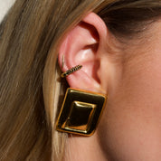 Yvanka Black Earcuff